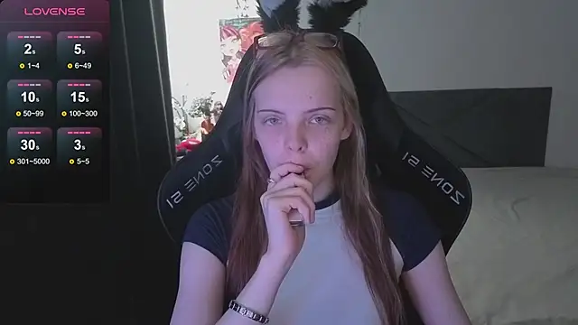 Luna Navy online show from 10-26-25, 08:59