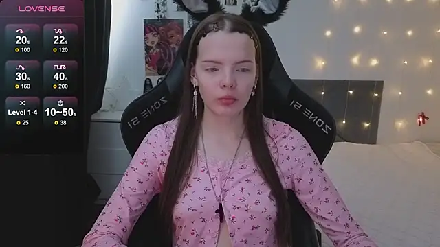 Snapshot of Luna_Navy chatting on 02-15-26, 07:09 Luna Navy online show from 02-15-26, 07:09