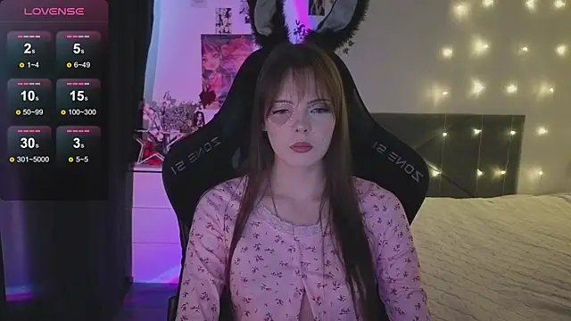 Snapshot of Luna_Navy chatting on 02-04-26, 12:22 Luna Navy online show from 02-04-26, 12:22