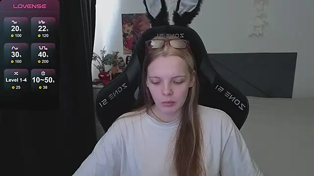 Luna Navy online show from 10-03-25, 06:37