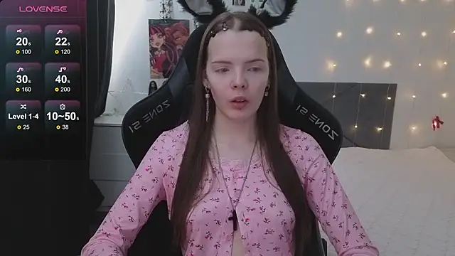 Snapshot of Luna_Navy chatting on 02-15-26, 07:51 Luna Navy online show from 02-15-26, 07:51