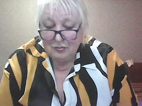 Snapshot of Alexia64231 chatting on 10-20-25, 04:18 Alexia64231 online show from 10-20-25, 04:18