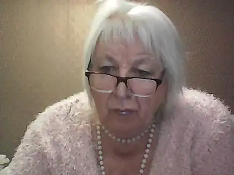 Snapshot of Alexia64231 chatting on 09-14-25, 04:02 Alexia64231 online show from 09-14-25, 04:02