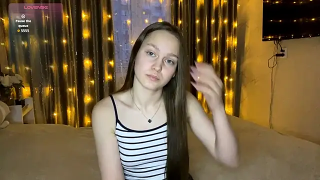 SoSweetGirl online show from 12-17-25, 10:09