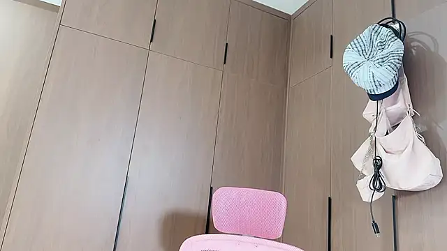 Lilium-520 online show from 12-01-25, 11:11