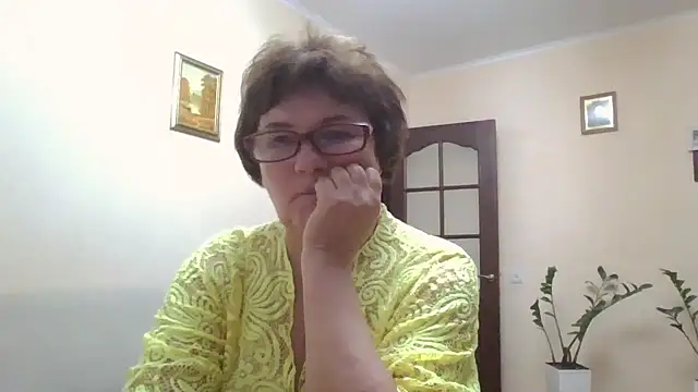 Snapshot of Galina56301 chatting on 10-23-25, 04:05 Galina56301 online show from 10-23-25, 04:05