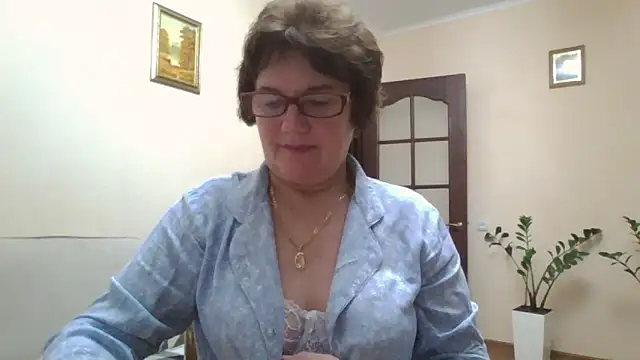 Snapshot of Galina56301 chatting on 09-25-25, 07:20 Galina56301 online show from 09-25-25, 07:20
