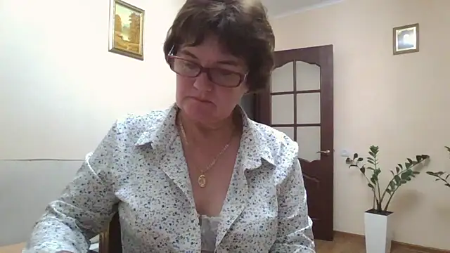 Snapshot of Galina56301 chatting on 09-24-25, 06:03 Galina56301 online show from 09-24-25, 06:03