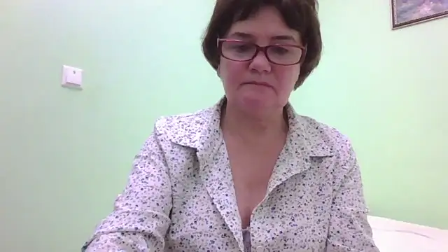 Snapshot of Galina56301 chatting on 10-17-25, 04:09 Galina56301 online show from 10-17-25, 04:09