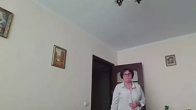 Snapshot of Galina56301 chatting on 09-18-25, 03:15 Galina56301 online show from 09-18-25, 03:15
