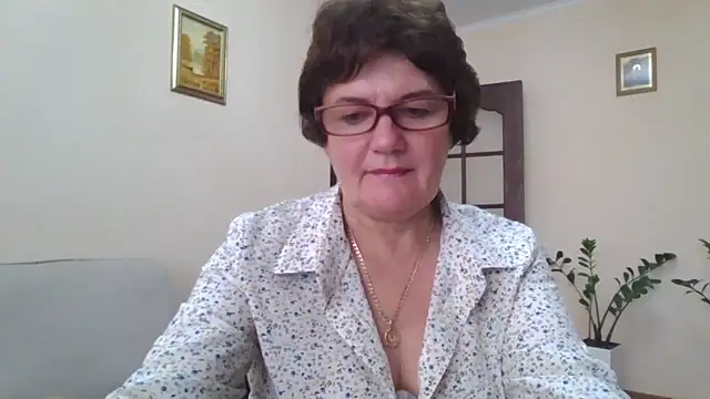 Snapshot of Galina56301 chatting on 09-21-25, 12:54 Galina56301 online show from 09-21-25, 12:54
