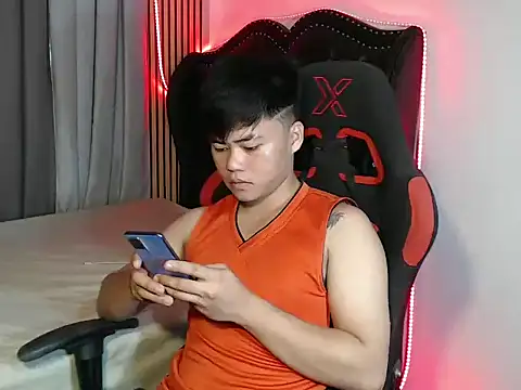 Snapshot of hot_emman chatting on 01-07-26, 01:43 hot emman online show from 01-07-26, 01:43