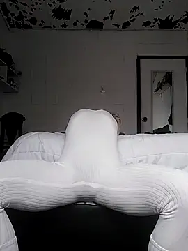 Snapshot of oxxy_jean chatting on 05-25-26, 03:55 oxxy jean online show from 05-25-26, 03:55