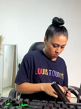 LuluMonroe Eup online show from 11-05-25, 03:31