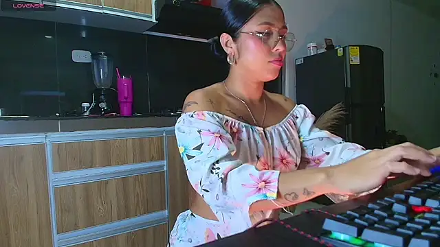 LuluMonroe Eup online show from 05-26-26, 02:20