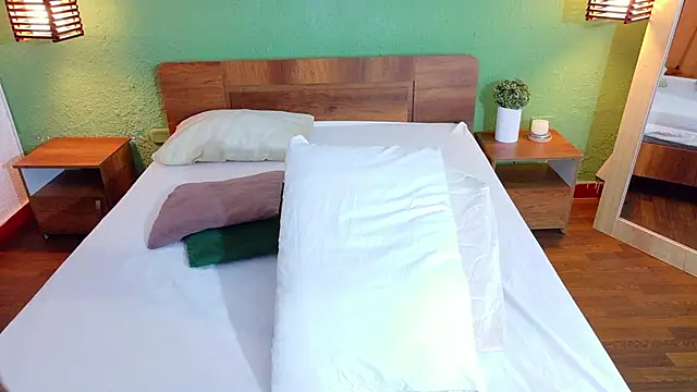 Chocolatte dreams online show from 10-01-25, 01:15
