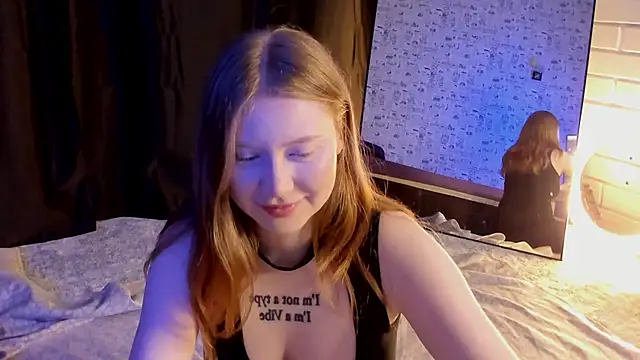 Lillie Berry online show from 10-08-25, 04:36