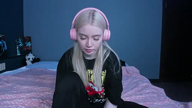 Lillie Berry online show from 05-23-26, 04:44