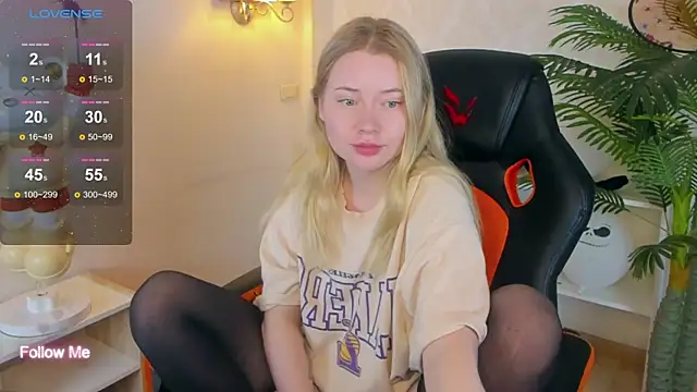 Lillie Berry online show from 11-23-25, 04:50