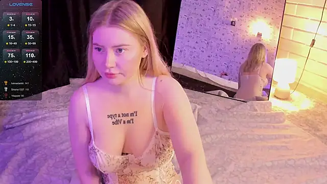 Lillie Berry online show from 11-18-25, 04:49