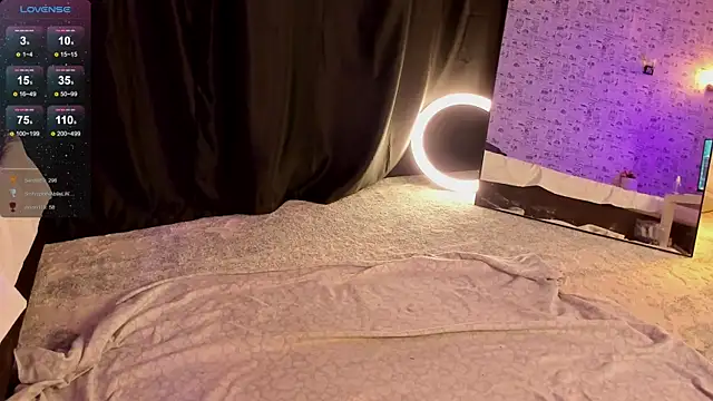 Lillie Berry online show from 12-04-25, 04:33