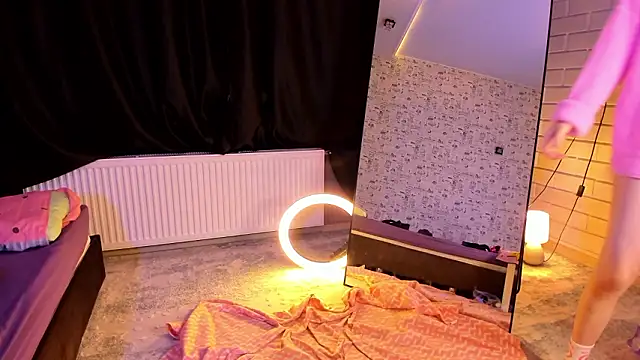 Lillie Berry online show from 02-24-26, 04:24