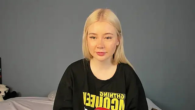 Lillie Berry online show from 05-26-26, 04:32