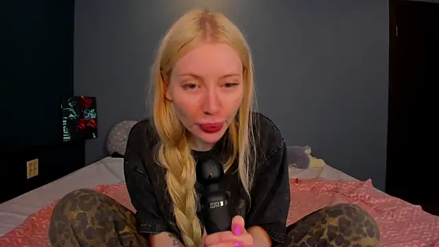 Lillie Berry online show from 07-12-26, 05:19