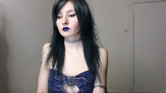 midnightsiren777 online show from 11-04-25, 09:18