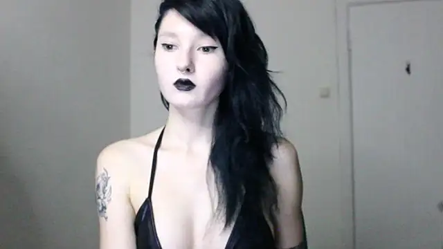 midnightsiren777 online show from 11-14-25, 09:29