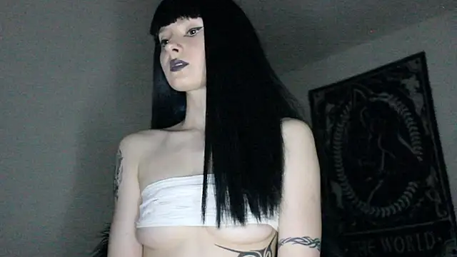 midnightsiren777 online show from 05-18-26, 06:56