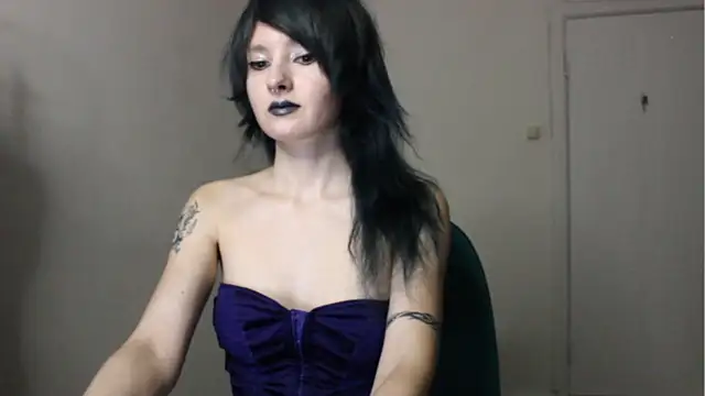 midnightsiren777 online show from 11-07-25, 09:52