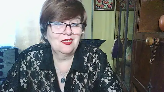 Snapshot of VeronicaGold511 chatting on 10-06-25, 07:09 VeronicaGold511 online show from 10-06-25, 07:09