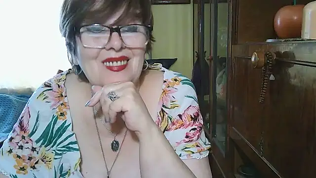 Snapshot of VeronicaGold511 chatting on 09-24-25, 08:10 VeronicaGold511 online show from 09-24-25, 08:10