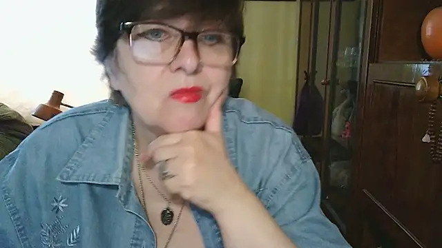 VeronicaGold511 online show from 05-17-26, 08:25
