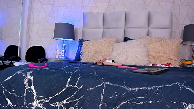 Yara Bliss  online show from 12-15-25, 04:02