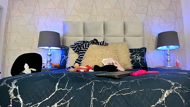 Yara Bliss  online show from 12-21-25, 05:03