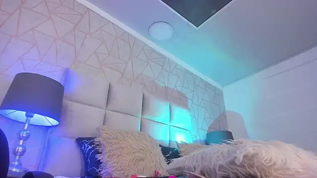 Yara Bliss  online show from 12-13-25, 08:04