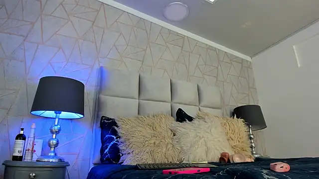 Yara Bliss  online show from 12-17-25, 06:02