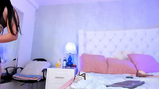 Snapshot of Yara_Bliss_ chatting on 10-11-25, 02:51 Yara Bliss online show from 10-11-25, 02:51