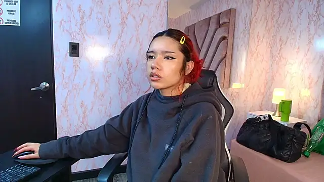 Snapshot of redd_pandaa chatting on 02-01-26, 03:27 redd pandaa online show from 02-01-26, 03:27