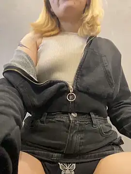 Snapshot of Cherry___Blossom chatting on 02-08-26, 10:46 Cherry Blossom online show from 02-08-26, 10:46