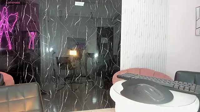 Nini Beyker online show from 03-07-26, 12:21