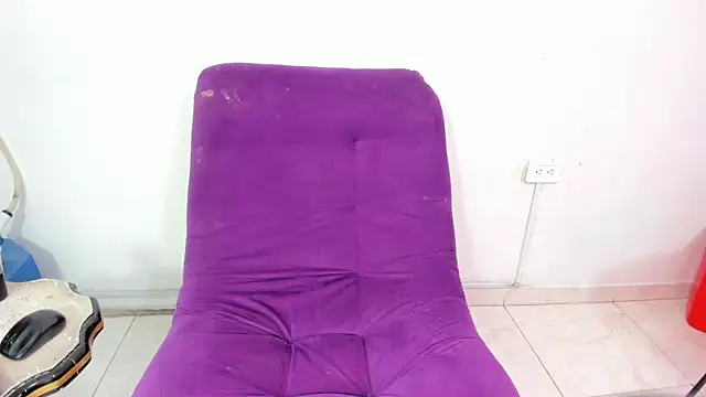 Nini Beyker online show from 11-22-25, 01:10