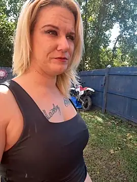 Snapshot of RhondaRump chatting on 10-20-25, 03:56 RhondaRump online show from 10-20-25, 03:56