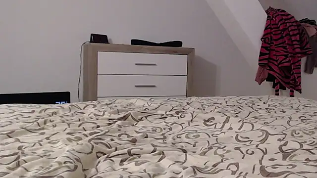 Snapshot of LillyDream2 chatting on 10-06-25, 05:24 LillyDream2 online show from 10-06-25, 05:24