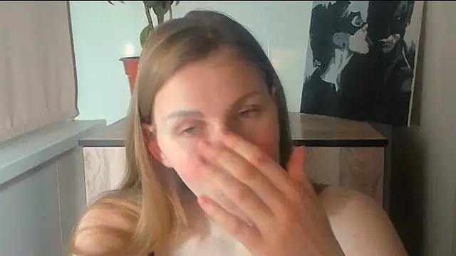 JuliaMuuun online show from 04-12-26, 08:34