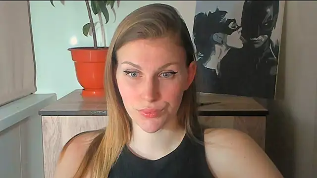 JuliaMuuun online show from 03-23-26, 05:46