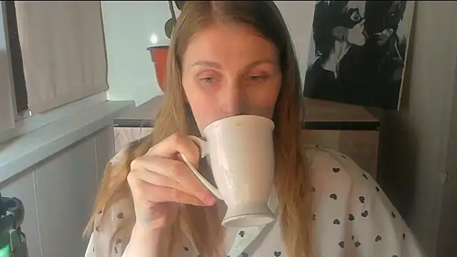 JuliaMuuun online show from 04-06-26, 09:16