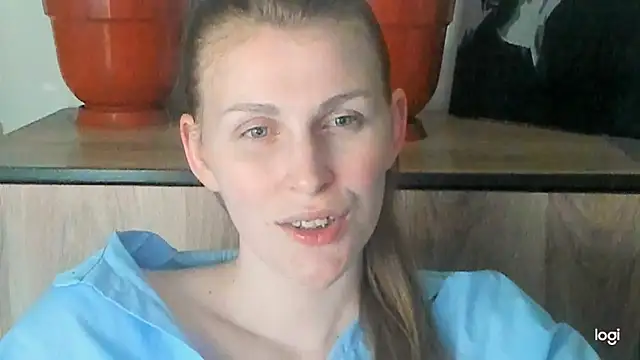 JuliaMuuun online show from 05-12-26, 09:54